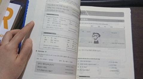 Sách mềm, giấy thơm, mới và mép sách không bị bóp trong quá trình giao hàng. Shop giao hàng nhanh đúng ngày và giờ. Đây là một trong những đầu sách hay và dễ cho những bạn mới bắt đầu bặp bẹ học tiếng hàn như mình. Hãy  thử mua và học nhé.