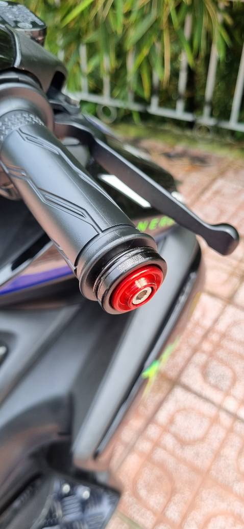 Gù chính hãng gắn như zin cho NVX V1 được luôn nha các bạn ,chỉ tháo ra gắn vào ko chế độ gì hết