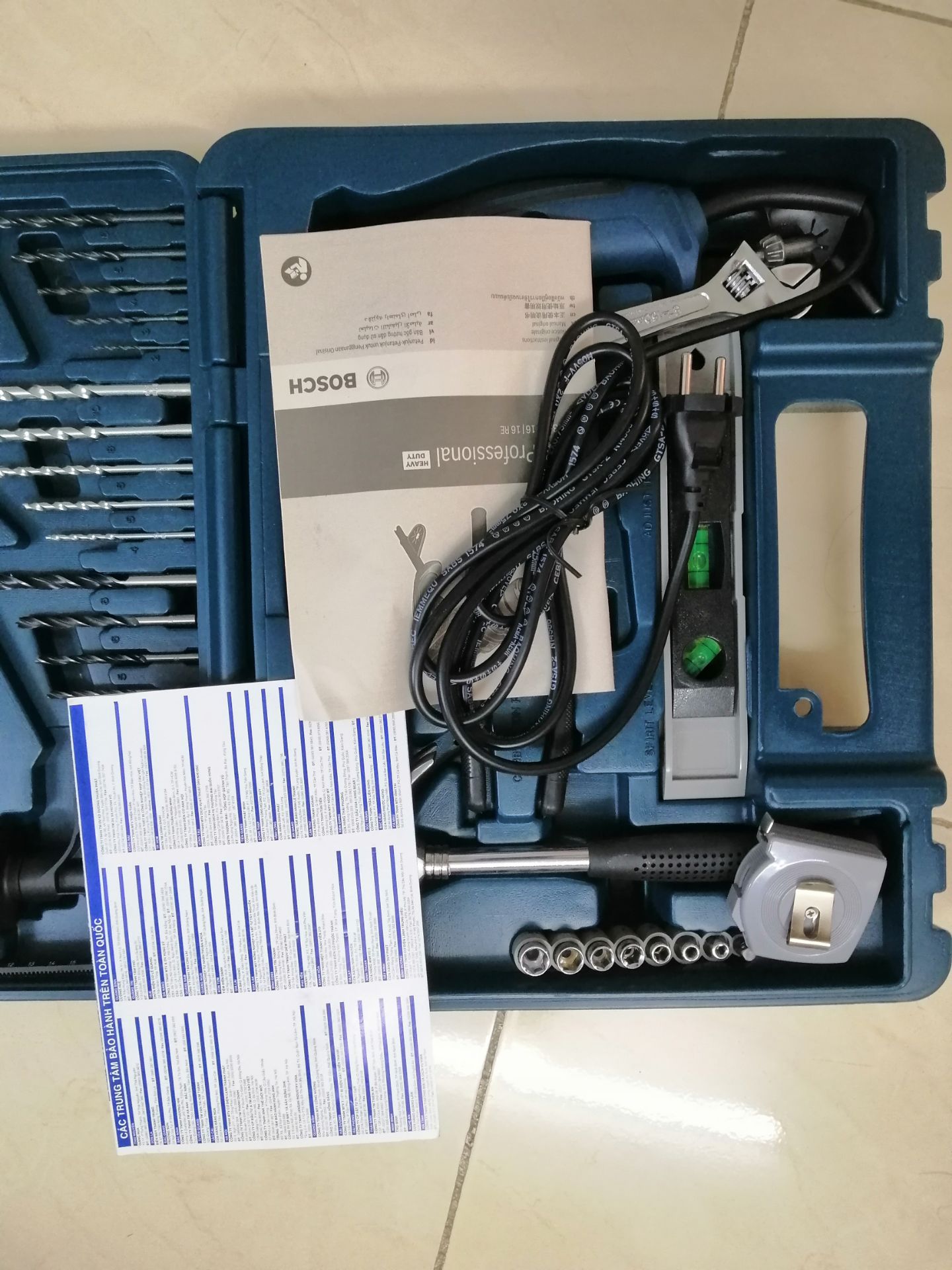 Đặt hàng dễ dàng, nhanh
Giao hàng nhanh, vui vẻ, sử dụng thẻ citi nên Ko tốn phí giao nhanh
Máy khoan chính hãng, sử dụng lần đầu tốt, êm, dễ sử dụng, ít ồn
Phụ kiện đi kèm nhiều, một số phụ kiện chưa tốt như dao cắt, thước dây kẽm
Nhìn chung đáp ứng được đa số nhu cầu cơ bản của gia đình.