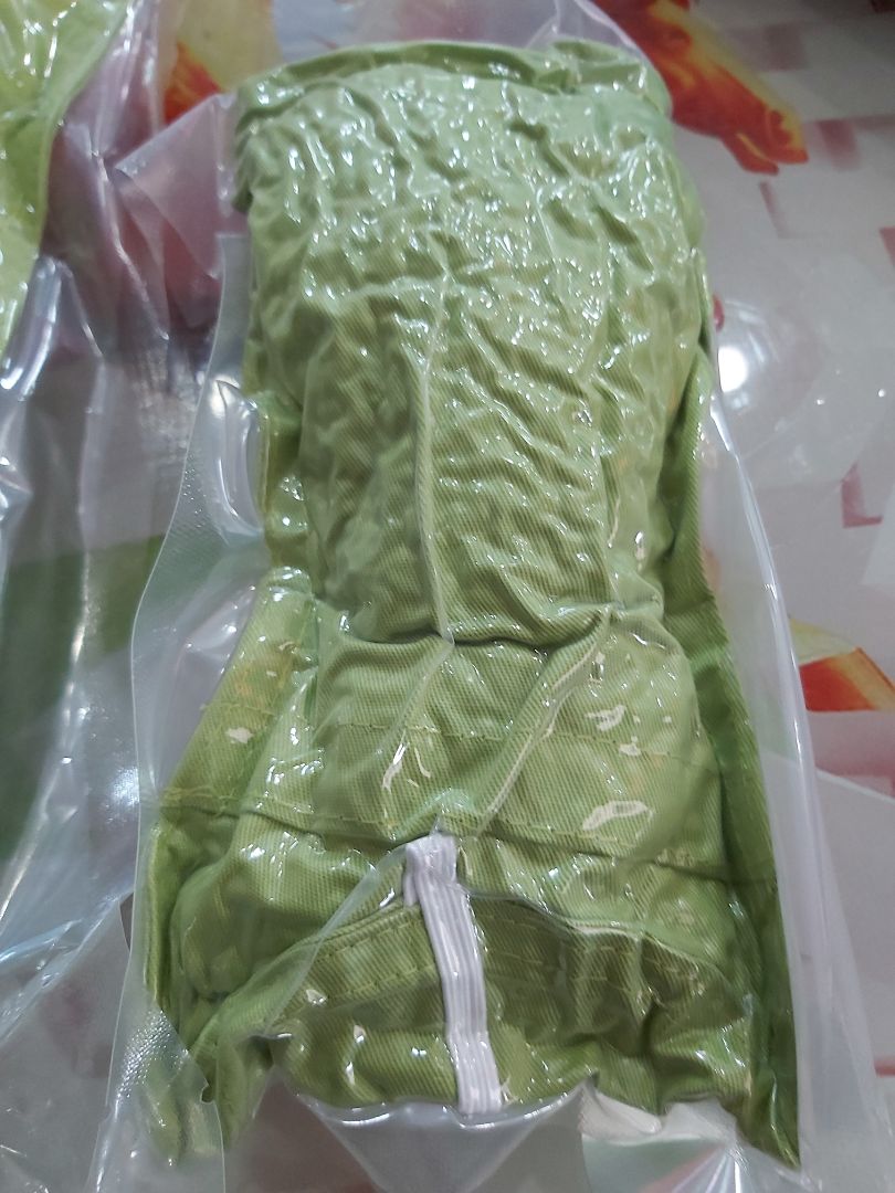 cực kỳ không hài lòng! shiper giao hàng báo đơn hàng ko gọi đt trước nhưng vẫn báo đơn hàng giao ko thành công! hàng giao về 2 sản phẩn sản phẩm có giá 355k bị xì chân không, gói hàng cực kì sơ xài!