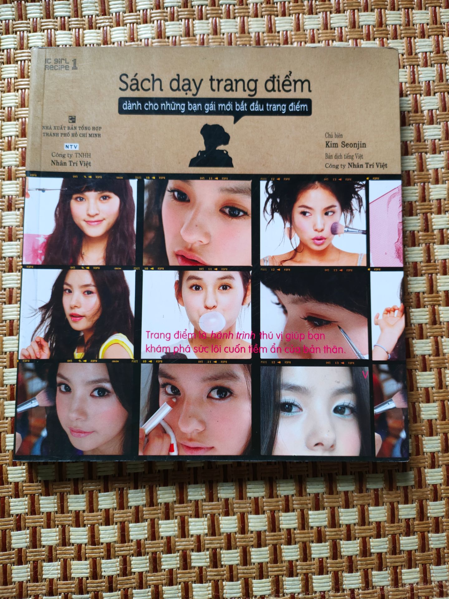 sách mới, nhiều thông tin hữu ích nếu không đọc thì cũng khó biết được nhưng bên cạnh đó vẫn thiếu một chút