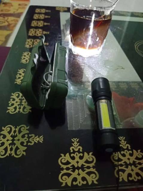 Nhỏ gọn , đóng gói chắc chắn , giá rẻ mà còn có hộp đựng bảo vệ nữa , đèn rất sáng như hình nha , rất hài lòng về sản phẩm này