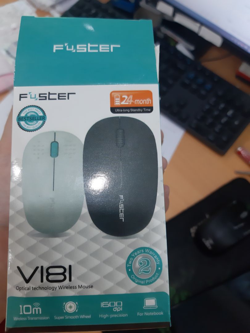 giao hàng cực nhanh, giá rẻ. chuột xài nhạy, vừa tầm tay. có sẵn pin để lắp.