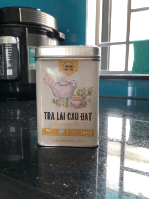 Hàng đóng gọi cẩn thận. Giao hàng nhanh. Hộp trà đẹp, có thể biếu tặng. Mình chưa dùng nên chưa đánh giá được chất lượng. Nhưng nhìn lá trà bên trong khô sạch.