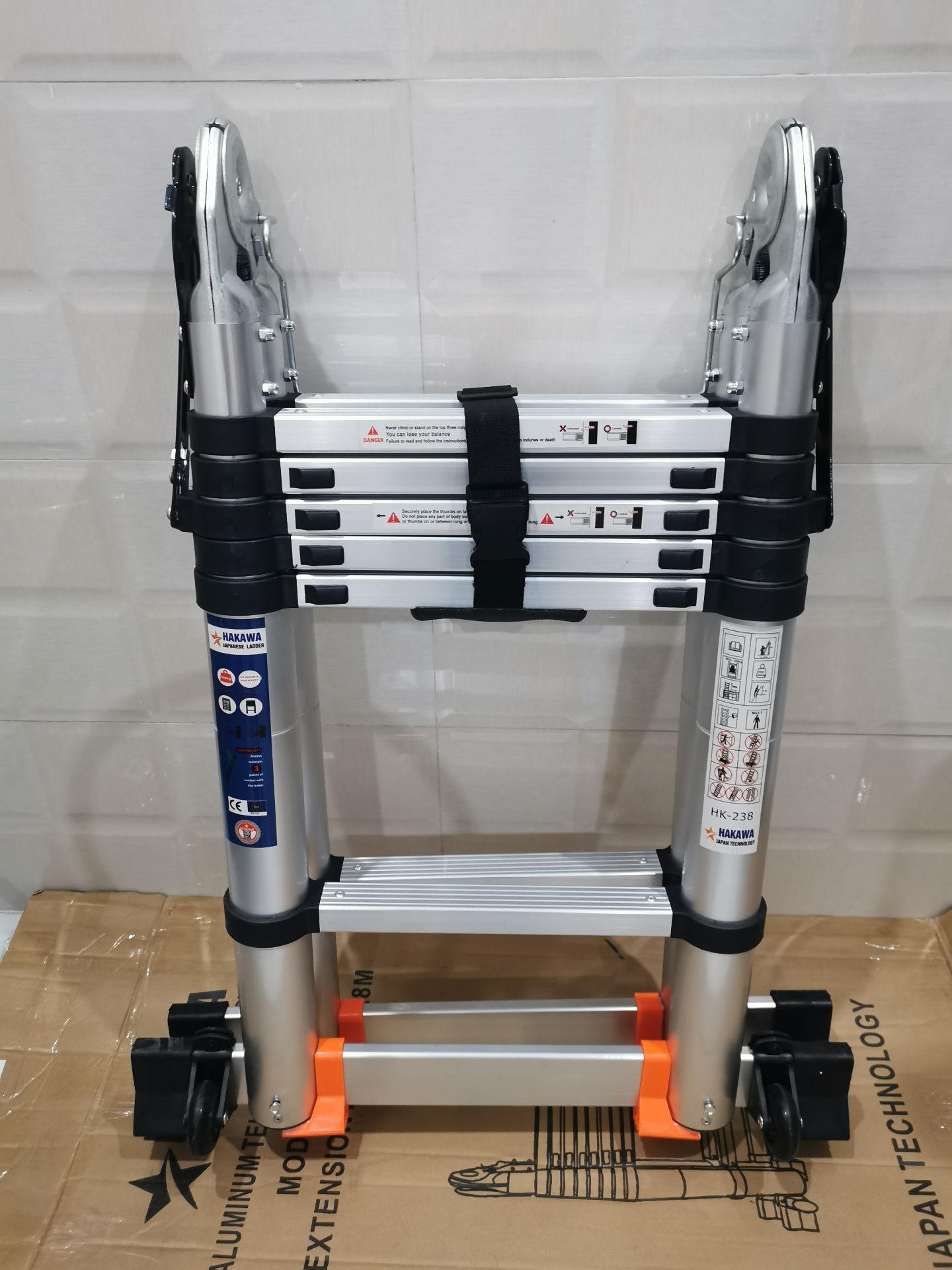 Thang nhôm cứng cáp như quảng cáo, tuy nhiên một số chi tiết vẫn thiếu tinh xảo