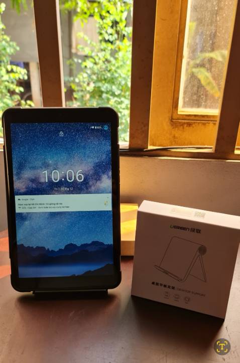 Đóng hộp cẩn thận, sản phẩm đẹp, chắc chắn, kích thước đúng như mô tả, để máy tính bảng 10 inch vô tư