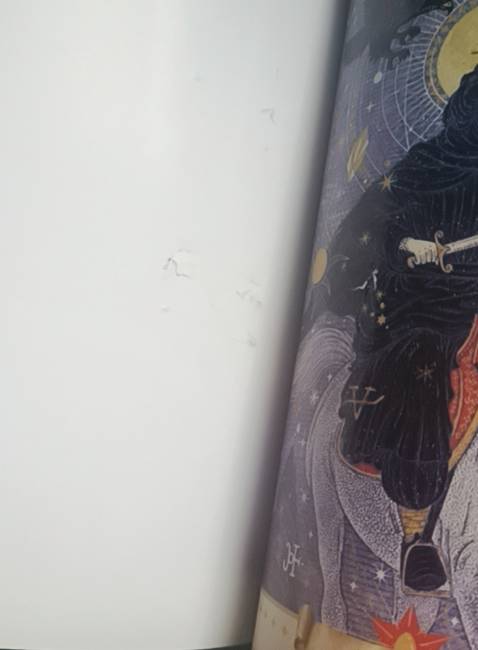 chữ rõ nét, sản phẩm bên ngoài không lỗi nhưng bên trong hình ảnh các nhân vật bị lỗi bẩn, rách