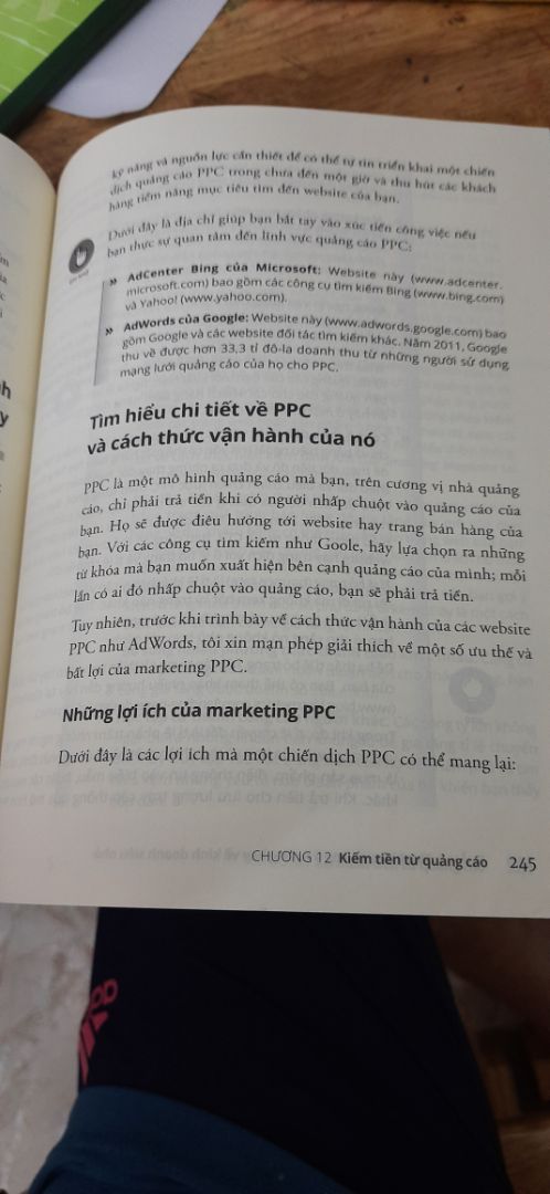 sách dày, chất lượng giấy in tốt, giá tốt, cũng đáng để đọc nha, chúc mọi người vui vẻ