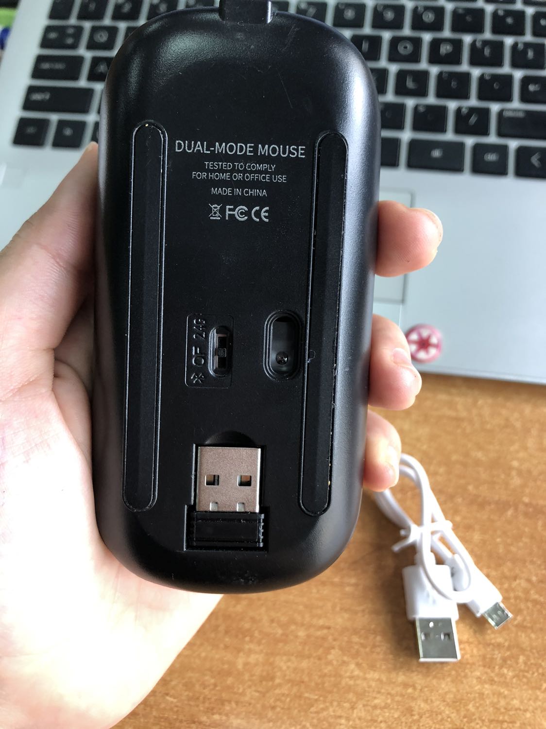 Tiki now giao hàng nhanh! 
Bọc rất cẩn thận, mua ở official store nên yên tâm chất lượng. Mới dùng thì thấy bluetooth khá mượt!  
Hàng ok nhé!