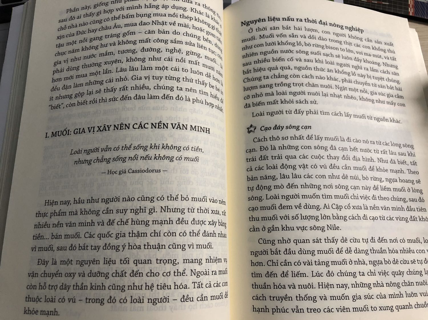 Tiki giao rất nhanh luôn, đặt chiều hôm trc thì sáng hôm sau có sách luôn rồi :) Cảm ơn tiki nhé! Tác giả viết rất có tâm, kiến thức rộng mà chắc. Nhờ đọc mà mình có thêm nhiều thông tin về những thứ trong bếp, rất có ích. Sách bìa màu đẹp, giấy mịn, chữ rõ dễ đọc. Tiki giao rất nhanh luôn, đặt chiều hôm trc thì sáng hôm sau có sách luôn rồi :) Cảm ơn tiki nhé! Tác giả viết rất có tâm, kiến thức rộng mà chắc. Nhờ đọc mà mình có thêm nhiều thông tin về những thứ trong bếp, rất có ích. Sách bìa màu đẹp, giấy mịn, chữ rõ dễ đọc.