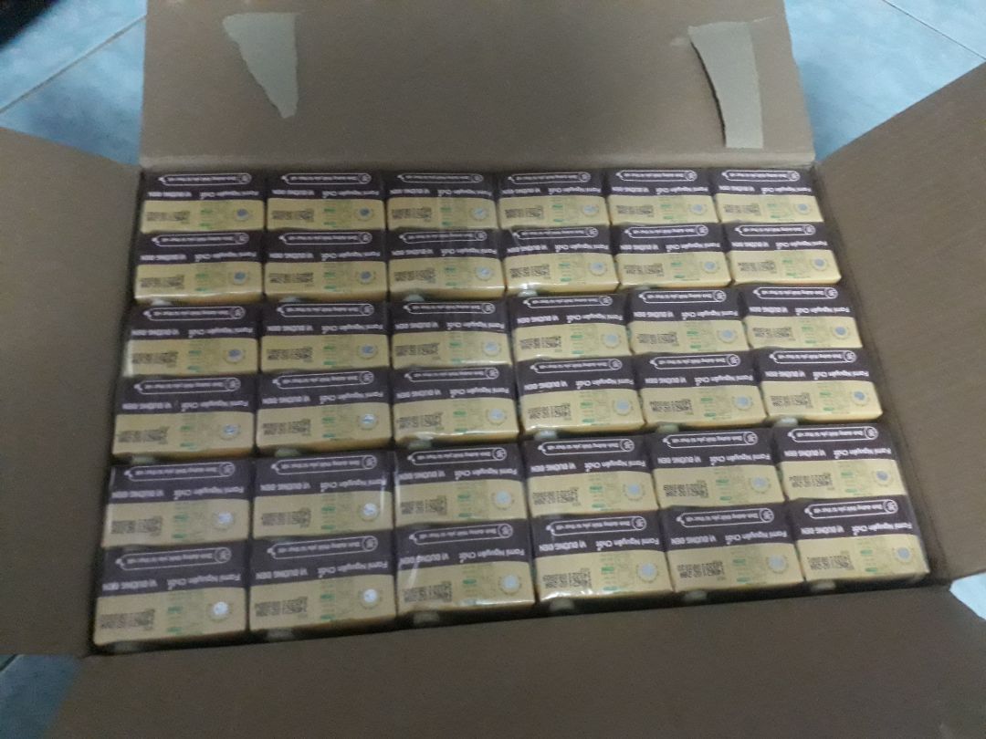 giao hàng khá nhanh, sp còn nguyên vẹn, về sp thì mình thấy uống cx ngon, có vị ngọt của đường đen:)), ko quá ngọt,  cũng vừa uống. nchung là hài lòng. mình thấy fami cũng ra nhìu vị mới khác nữa nên cx sẽ mua thêm về thử^^