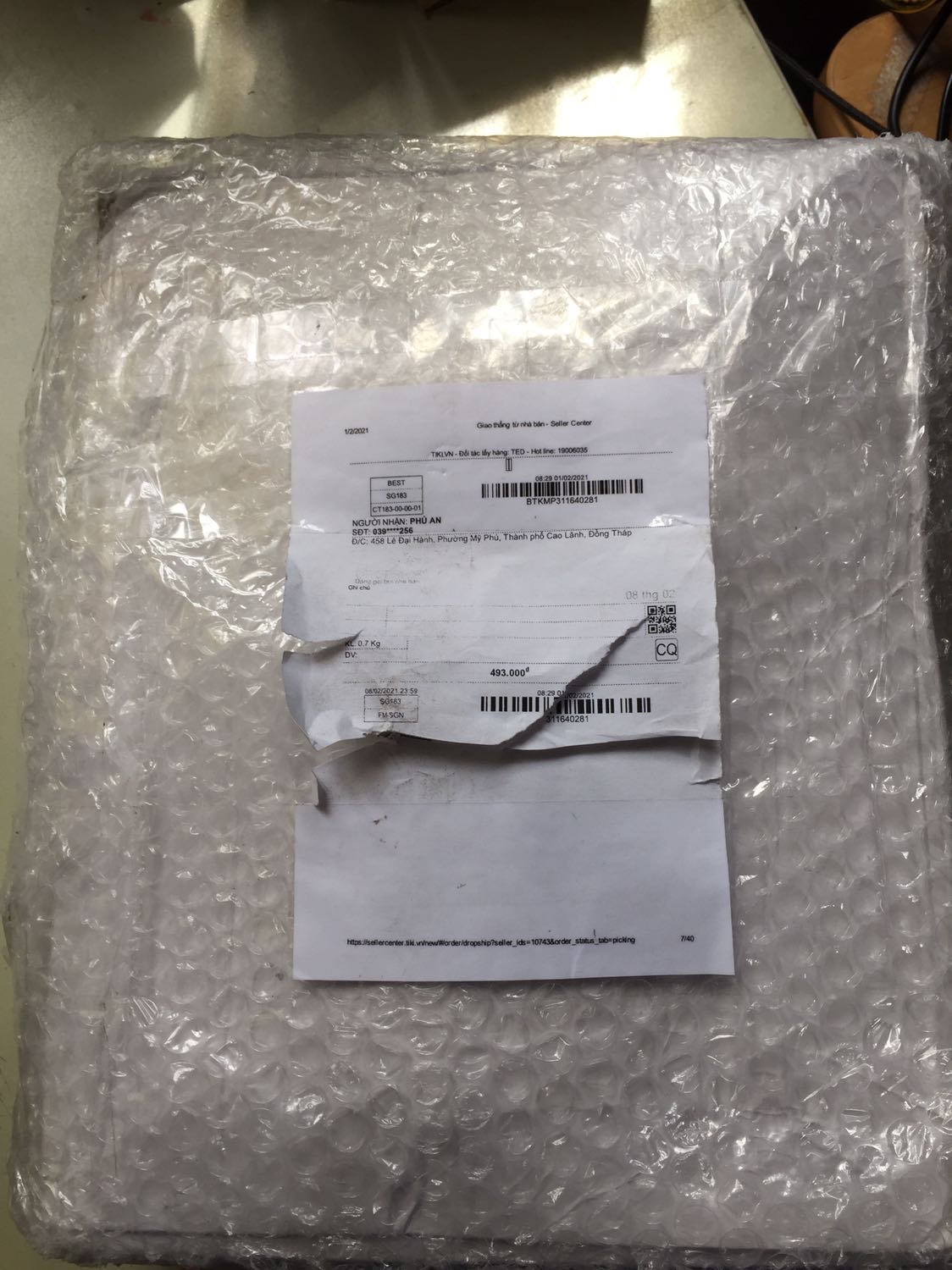 Mình có cảm giá đơn hàng này cửa hàng làm việc rất chỉnh chu ngay từ công việc gói hàng rất cẩn thận.
Đầu tiên thì mình kiểm tra có đầy đủ những thứ mình đặt 2 cặp vợt cán ngắn và 30 quả banh
Chất lượng vợt đúng như mình mong đợi và banh thì đủ 30 quả ko thiếu 1 quả nào :3
Vớt giá 180k 1 cặp thì như thế là oke rồi
Quan trọng nhất vẫn là độ nảy và độ bền của bóng thì 30 quả mình đặt( có chữ GOODFIT) đều đáp ứng đc.
Tuy nhiên khi mua vợt sẽ được tặng kèm 3 quả bóng dù có độ nảy nhưng ko được bền cho lắm(bóng tặng nên mình ko mong đợi gì) mình chỉ bóp nhẹ thôi mà nó đã có lằn rồi
Tóm lại thì mình vẫn đánh giá 5* cho đơn hàng,so với những mặt hàng tương đương và cách làm việc của cửa hàng thì mình hoàn toàn chấp thuận và cảm thấy tốt rồi.