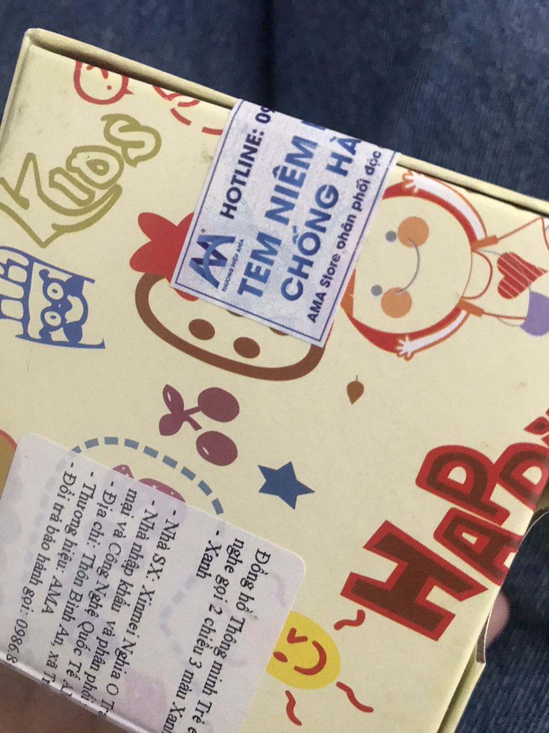 hàng đóng gói chắc chắn có tem niêm phong, tem hàng chính hãng đầy đủ, dùng cũng thấy dễ, đi đâu cho con mang theo cũng tiện để con nghe gọi với con, định vị thì cũng rất được