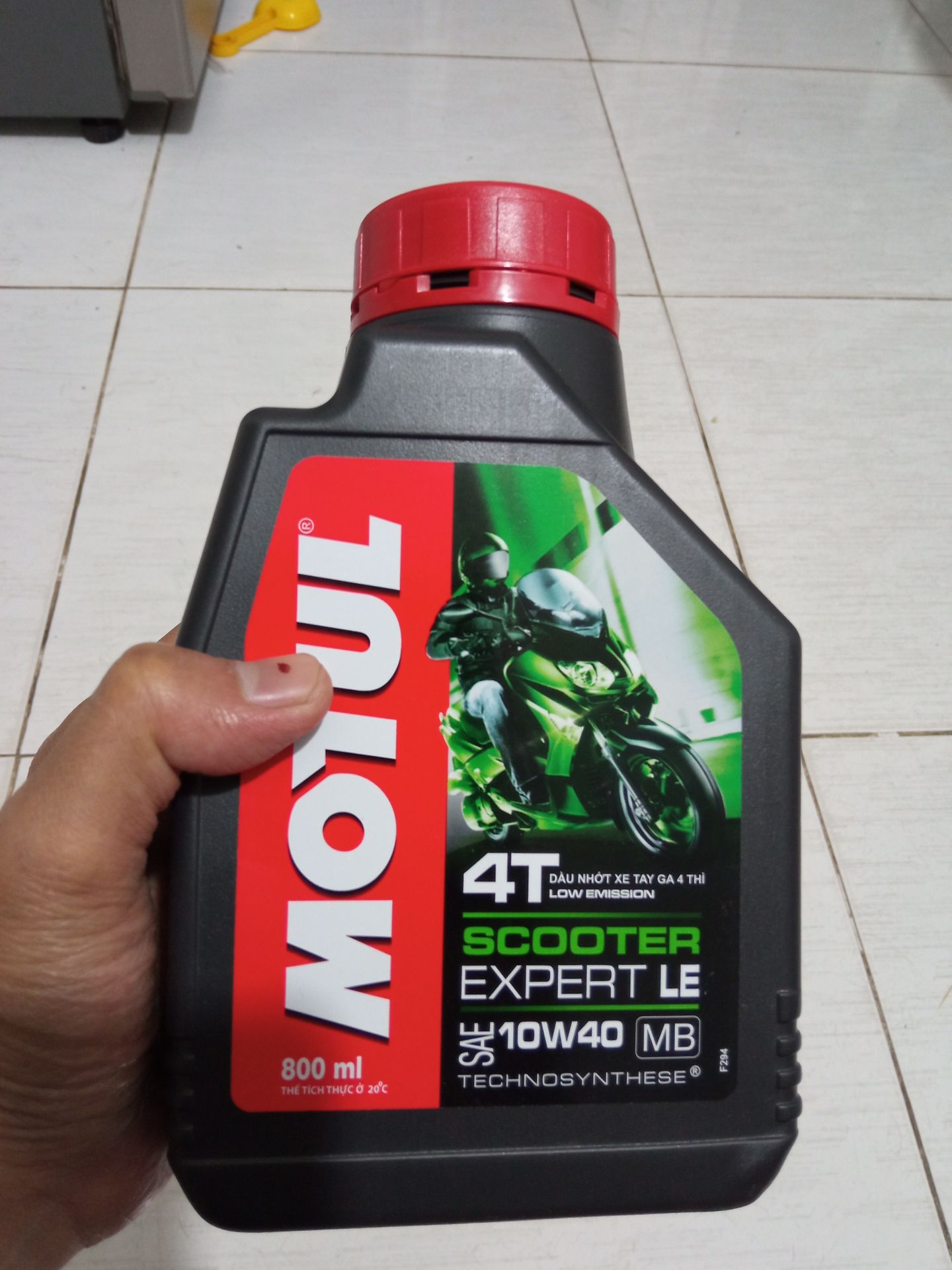 Còn tem nhãn đầy đủ, nắp còn nguyên vẹn k móp méo..cảm ơn shop sẽ ủng hộ lần sau Còn tem nhãn đầy đủ, nắp còn nguyên vẹn k móp méo..cảm ơn shop sẽ ủng hộ lần sau