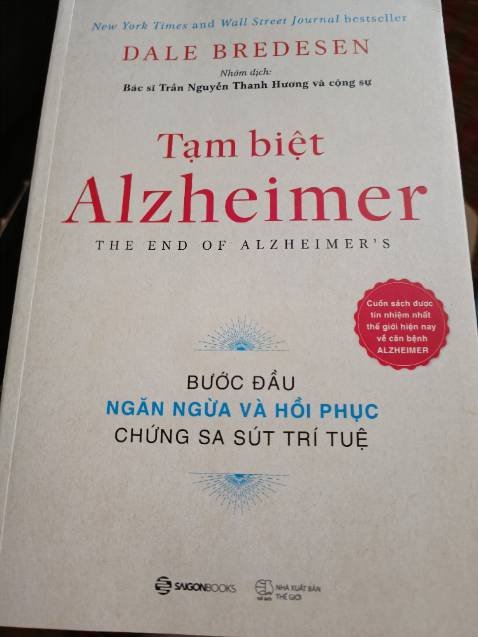 Cuốn sách dành cho những ai muốn tìm hiểu sâu về Alzheimer, có rất nhiều thuật ngữ chuyên ngành. Đối với những ai chưa mắc, nó như một cơ chế phòng vệ. Đối với những ai đã mắc, nó có thể cho một giải pháp tham khảo.