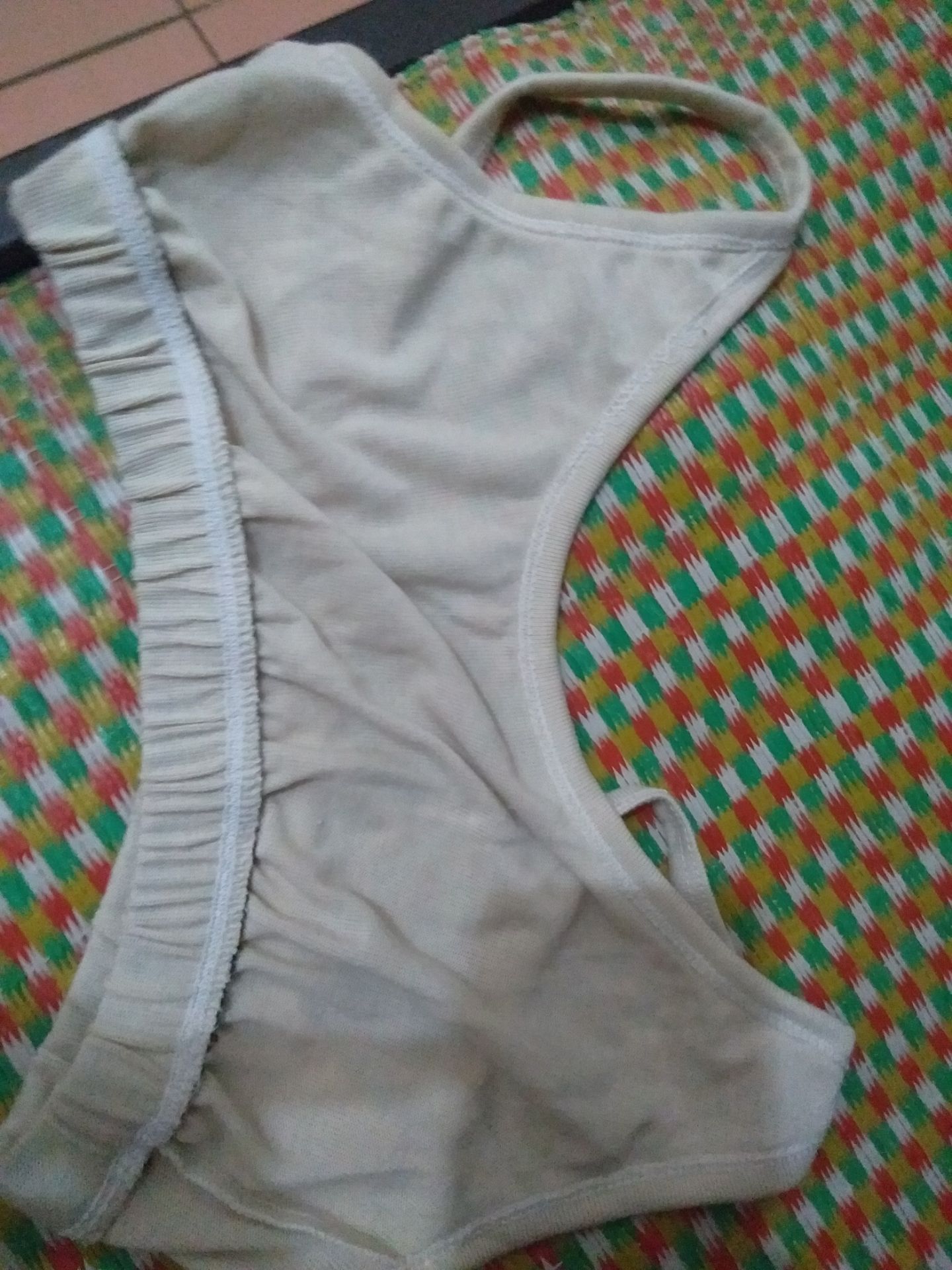 shop giao hàng không tốt ???
làm ăn  tử tế vào nha shop ?
bán qua tay là xong à
mặc k mặc đc. làm giẻ lau cũng k đc 
coi như *** vậy ?
mong shop phá sản nhanh để ít ng bị *** đi ???