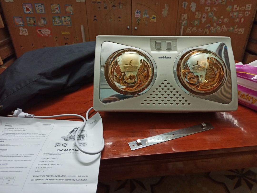 đèn bị cháy 1 bóng khi mình cắm thử ( sợ.i đốt đã bị đứt do vận chuyển)
ko biết có đc báo thay 1 bóng mới