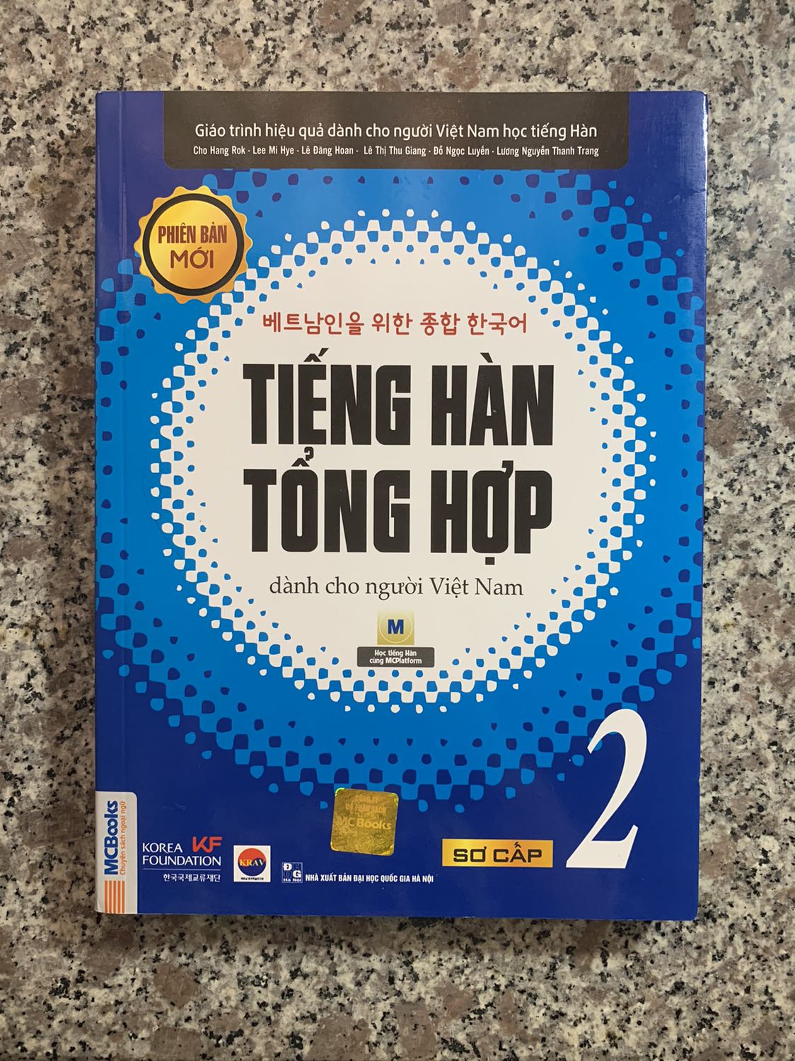 Giao hàng siêu nhanh trước ngày giao dự kiến 1 ngày, sách đẹp rõ chữ, đóng gói hàng hơi sơ sài tí ạ.