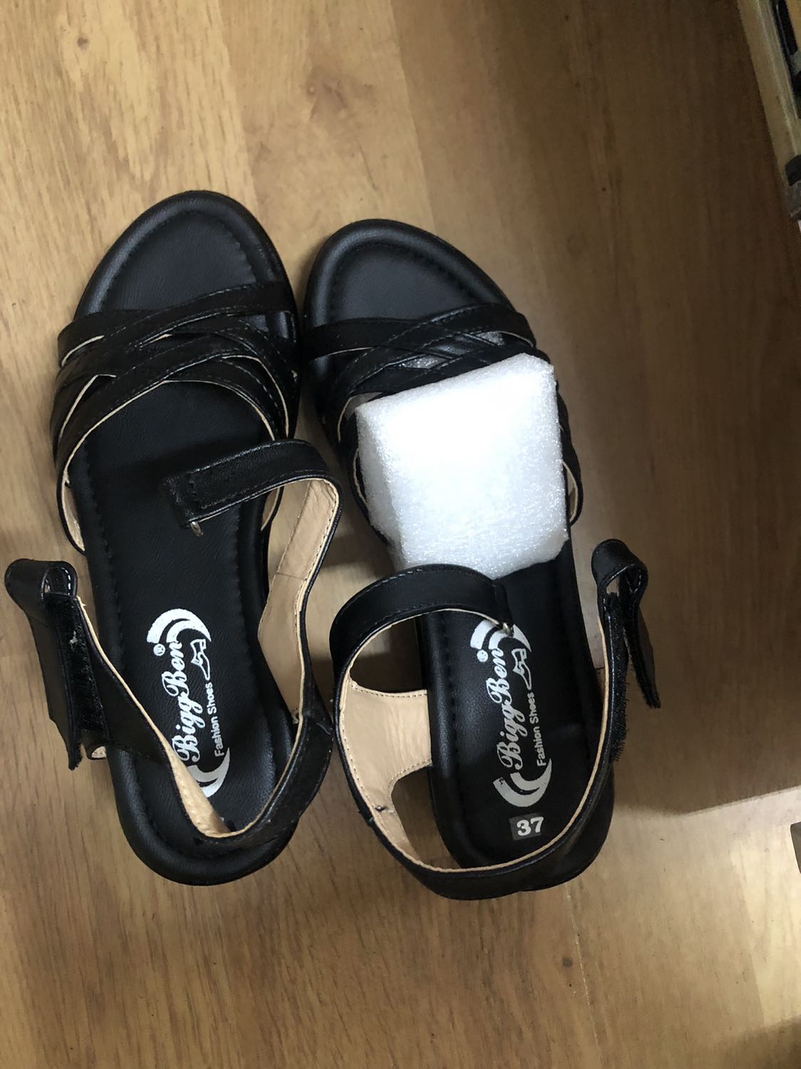 Dép chật so với size , nhẹ Dép chật so với size , nhẹ