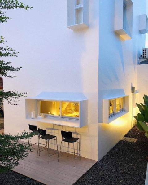 Sách rất hay, đóng gói cẩn thận. Xin lỗi vì cái hình không liên quan nhưng mà tại vì tui không có hình ảnh của cuốn sách mà cam điện thoại thì đang hư. Sẽ ủng hộ shop lần sau.