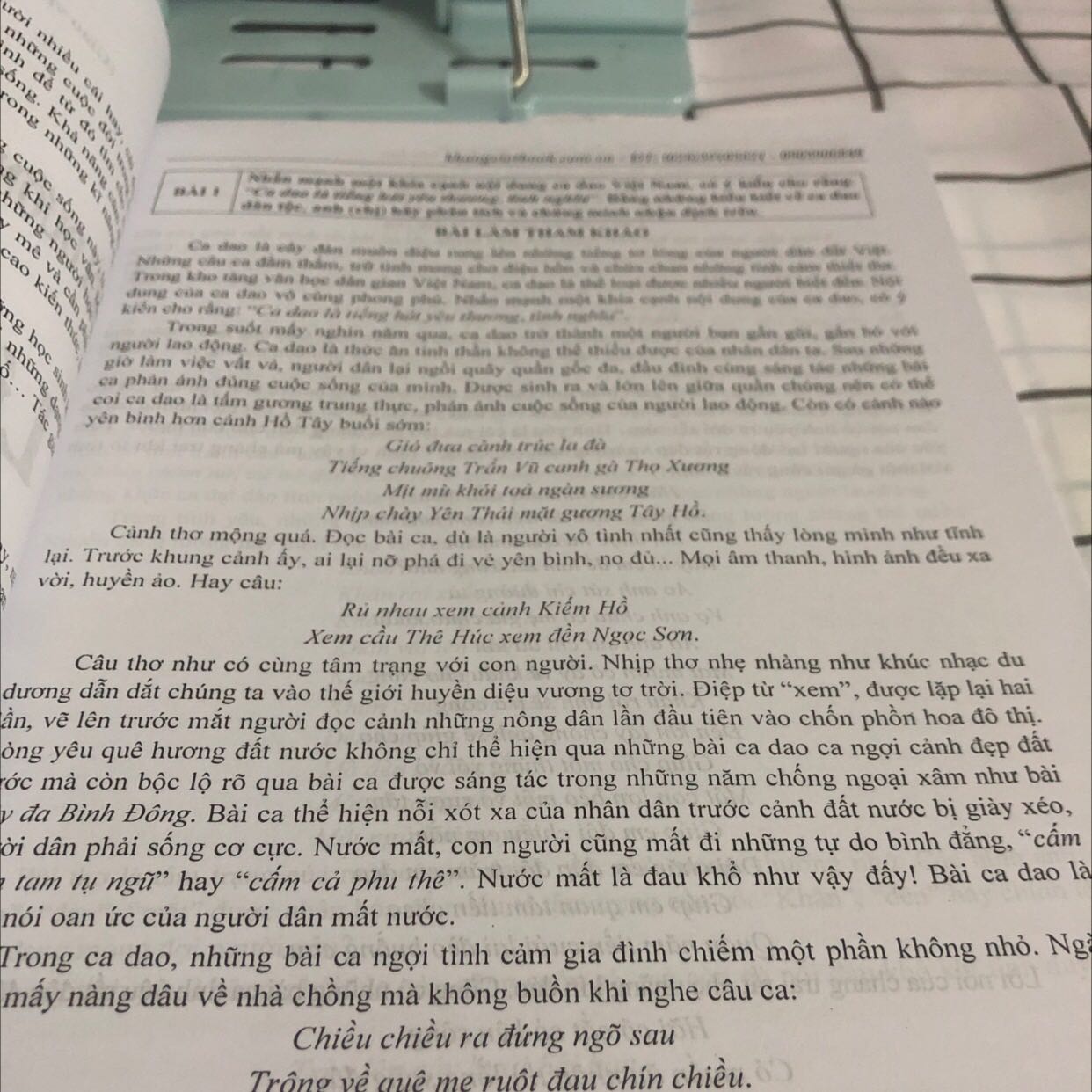 Lần nào mua bên tiki cũng thích cách đóng gói bên này cực 
Sản phẩm đẹp lắm luôn 
Cá nhân mình thì giao hàng bên tiki gần gũi hơn 
Nhiệt tình quá trời 
Nắng noi mà chú shipper lúc nào cũng nhiệt tình