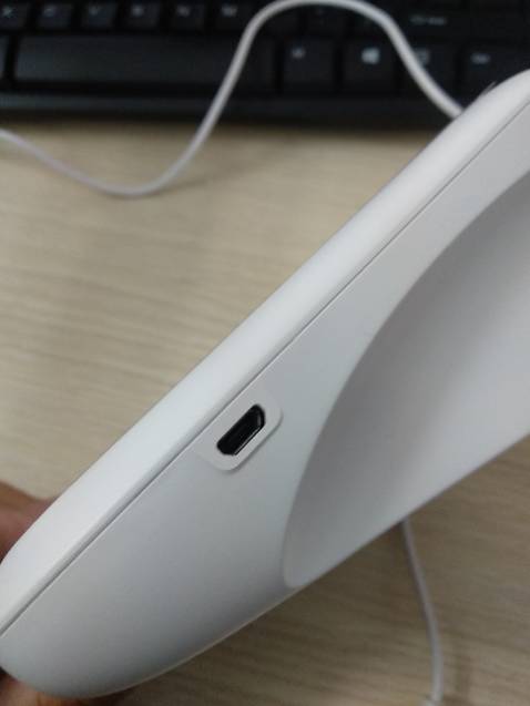 Dịch nhưng tiki giao hàng ổn. máy có blu tút kết nối điện thoại tiện, mình xem nhiều máy nhưng thấy mỗi máy này có dùng nguồn cổng usb bằng củ sạc hay sạc dự phòng đc đó chứ không phải mua nguồn rời.