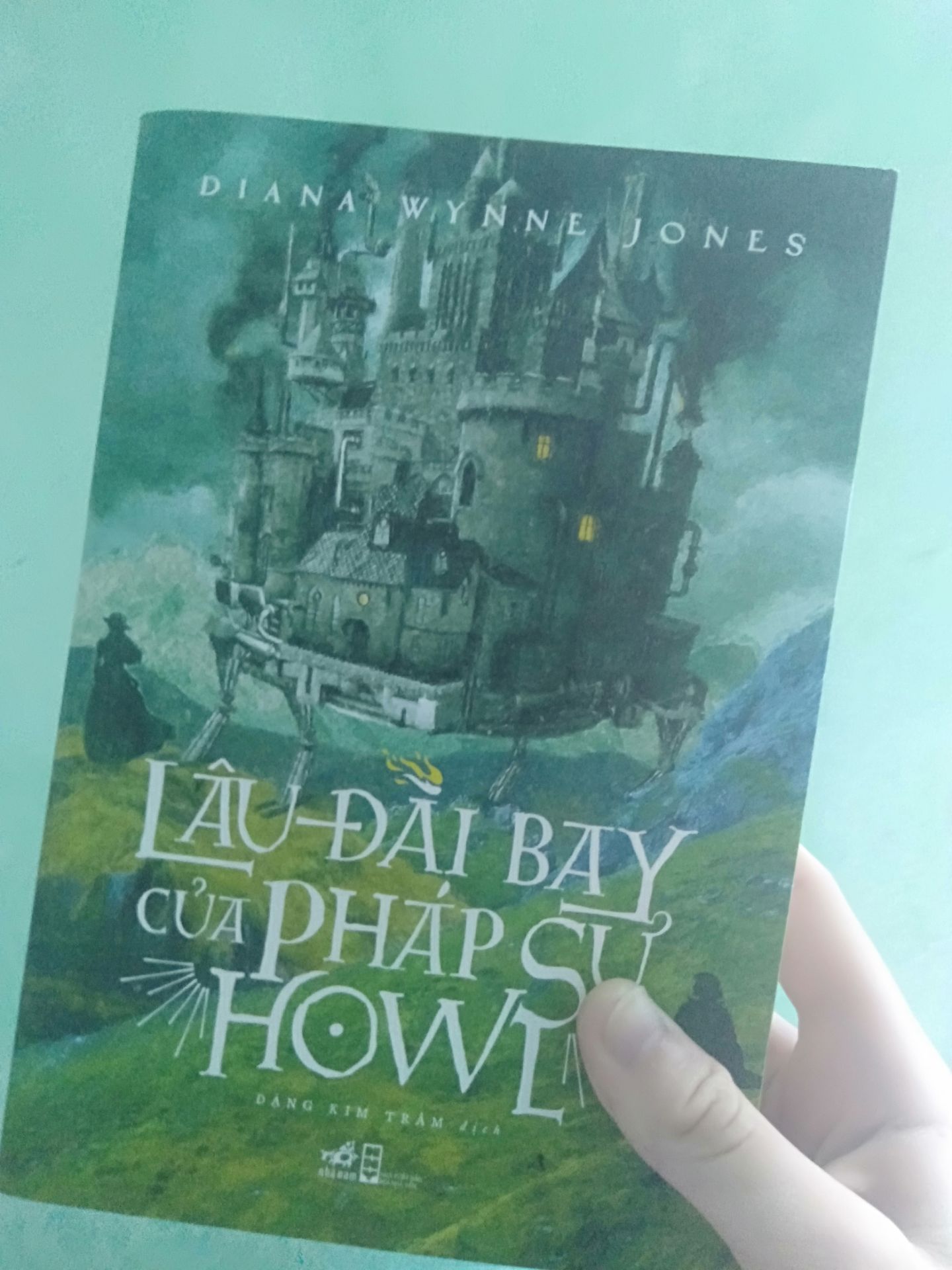 Sách rất hay Rất cuốn giao hàng thì rất nhanh luôn sách đc bọc cẩn thận shiper thân thiện, không bị gập sách nhưng sách có chút bị bục chỉ sách tý nhưng k sao là đơn đầu lên mk sẽ bỏ qua rất vui vì tiki giao nhanh và sách hay đẹp 
Mk sẽ ủng hộ lâu dài