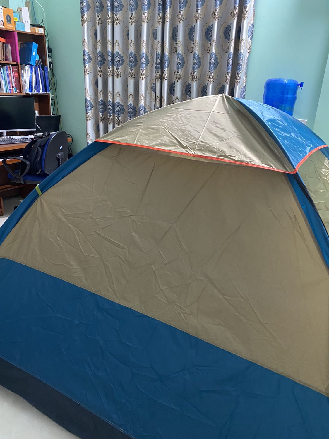 Lều rộng rãi,chất vải dày dặn,thích hợp cho gia đình 4 ng gồm 2 người lớn và 2 trẻ em.