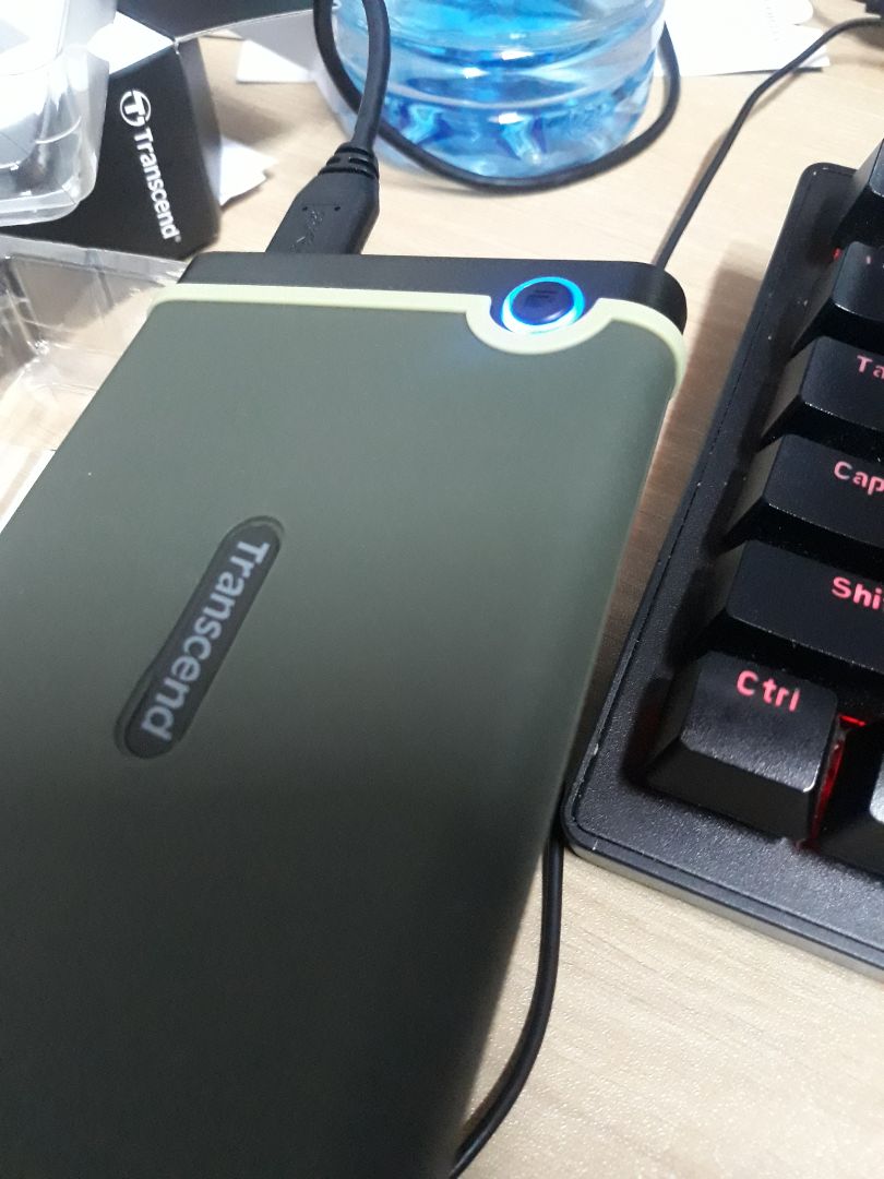 Ổ cứng dùng ổn, còn lâu dài để xem. Hàng chính hãng có phiếu bảo hành nha mọi người.
Về khả năng chép dữ liệu thì tầm 80mb - 101mb/s, nhưng đôi khi tụt xuống còn 4-7mb/s (có thể là do loại file.