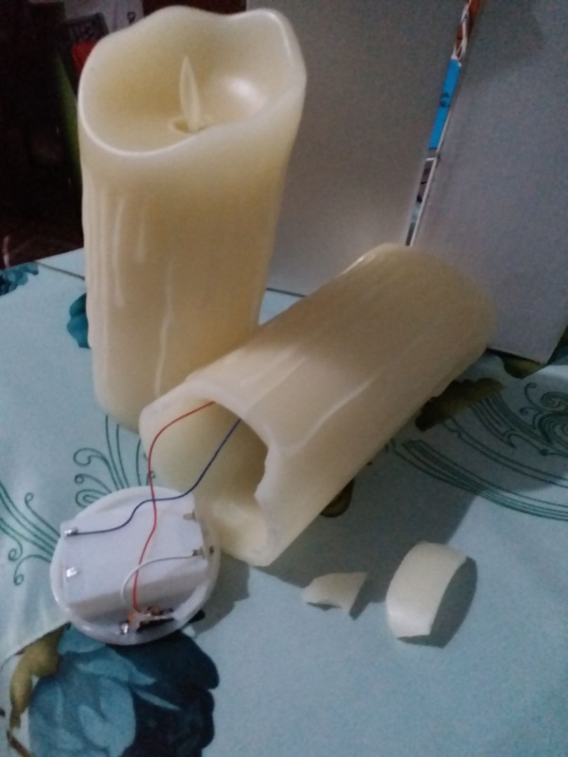 Mình mua 2 cây nến điện tử, lúc nhận hàng bận quá không kiểm tra liền được khi về nhà mở ra thì có 1 cây bị vỡ và nứt nhiều đường trên thân nữa, không biết Tiki có đổi lại cho mình được không vậy?