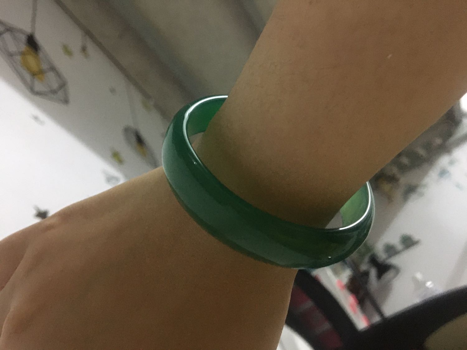 Vòng đẹp lắm luôn , cầm nặng tay , màu xanh rất đẹp , cám ơn shop ? Vòng đẹp lắm luôn , cầm nặng tay , màu xanh rất đẹp , cám ơn shop ?