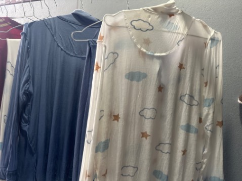 Hàng chất đẹp, tuy nhiên mình đặt 1 bộ màu xanh và 1 bộ màu hồng thì shop lại giao 1 bộ xanh và 1 bộ trắng. Thất vọng, nhưng nhận hành rồi nên không muốn đổi trả nữa.