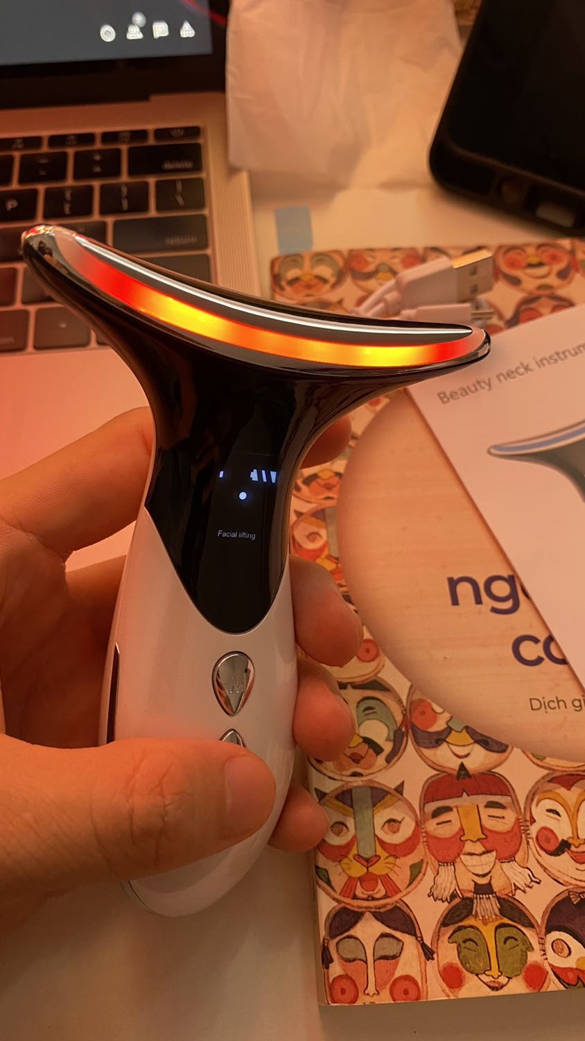 Giao hàng nhanh, đóng gói cẩn thận. Cầm chắc tay, dùng vài lần thấy khá mướt, còn hiệu quả lâu dài thì phải dùng thêm mới review kỹ được.
Tầm giá này thì sản phẩm khá hợp lý. 👍