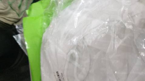 Tùng hơi to và dài so với bé, nhưng tùng may chắc chắn, đáng mua