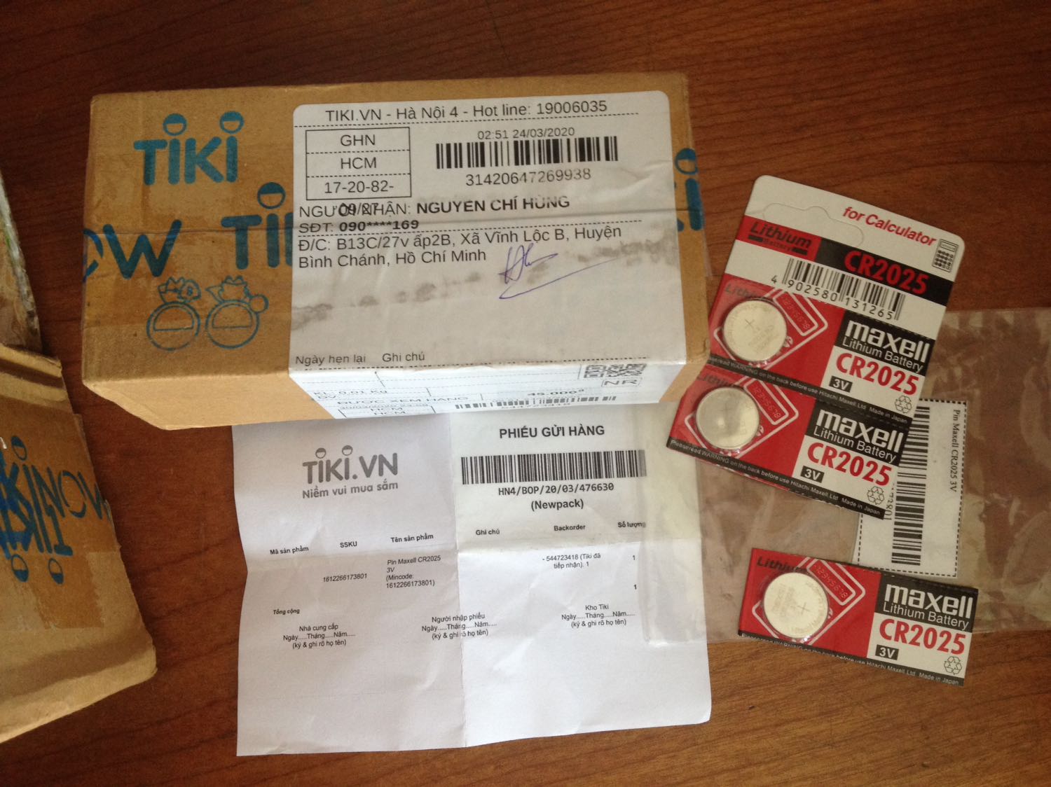 Tôi mua 2 vỉ bin , CR2032 giao 1 vỉ (5 viên) và CR2025 mà chỉ giao (3 viên) lẻ cùng chung TIKI Hà nội đóng gói , như vậy bên bộ phận đóng gói có vấn đề.
Đề nghị TIKI Hà Nội giao thêm 2 viên nửa miển phí vận chuyển cho người mua ,thì tôi không nói nửa ......!!....!!