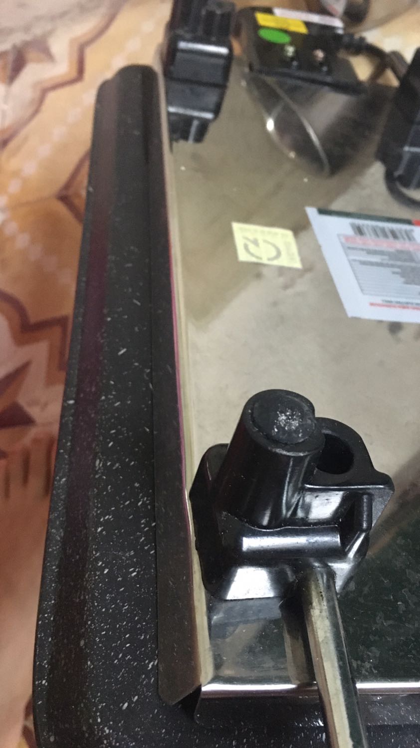 Vẫn để shop 4 sao để chúc shop bán đắt hàng, nhưng bếp của mình hộp và bếp rất cũ, hộp móp méo, bếp bẩn k mới sạch, xốp thì cũ mà vỡ lắm. K có sách HD hay giấy tờ đi kèm. Mình thử nồi thì hđ bình thường. Chắc hàng tồn kho nên hình thức thì hơi buồn.