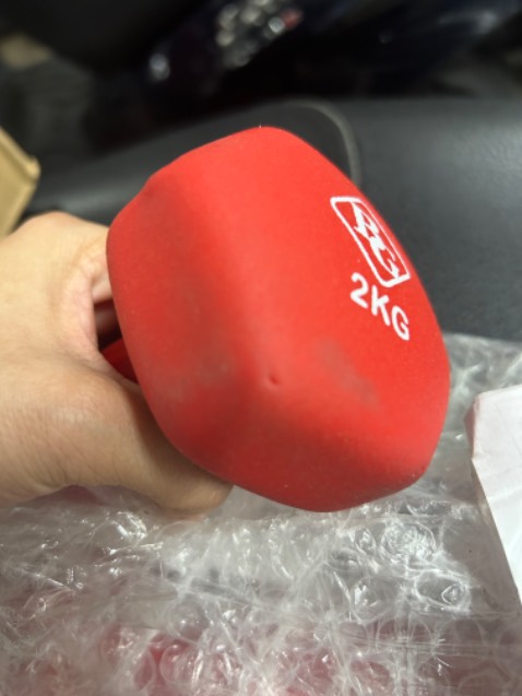 Đóng gói xơ xài muốn rách cái bao, giấy thông tin. Còn bị nước mưa vào. Mang tiếng hàng Thái mà mở ra bị đen thui còn có lỗ kiểu đã dùng rồi.