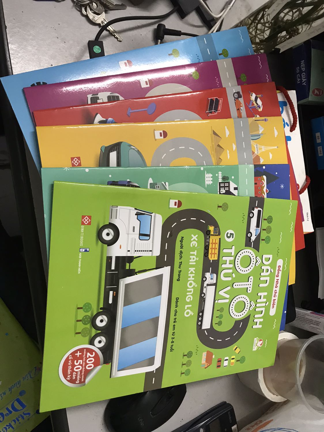 Mua sách trên tiki vừa nhanh vừa rẻ. sách khá đẹp. bé rất thích