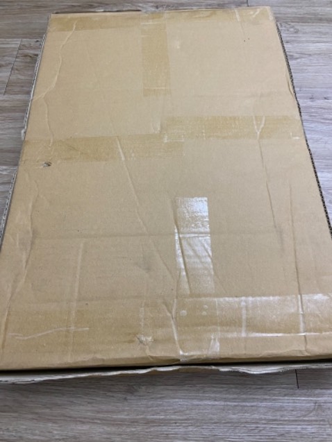 Thiết linh kiện. Giao giúp mình phần thiếu. Bàn bị kênh thì như người có 1 chân :(
Shop sau đó đã liên hệ và giao đầy đủ lại cho mình. Mình cảm ơn rất nhiều