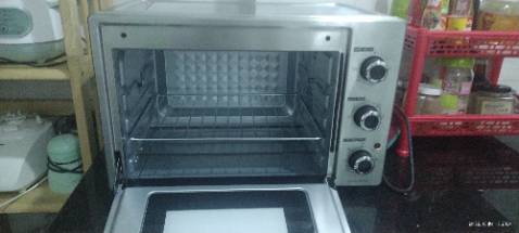 Lò nhận được to hơn tưởng tượng. Sản phẩm có kèm xiên que inox và khay nướng bánh. Mới nướng thử khoai rất ngon. Xài bền không thì chưa biết. Trước mắt là thấy ok, đáng mua nhék.