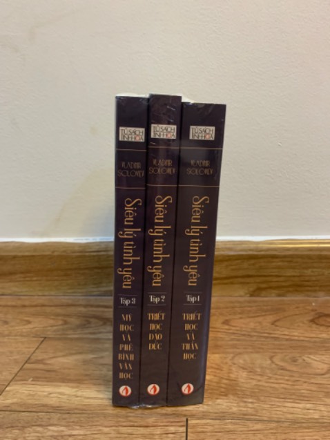 Sách của a Bình luôn đóng gói rất cẩn thận. Ngoài ra, Combo bộ 3 tập sách được đóng seal nữa. Mình mới nhận sách chưa đọc nên chưa comment gì về nội dung :)