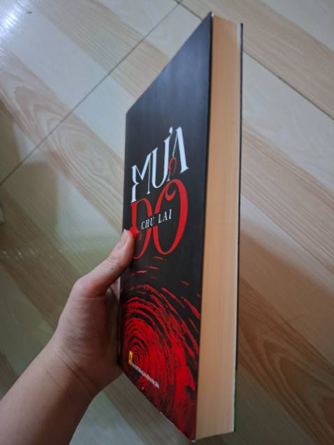 Sách hay lắm luôn, nên mua đọc nha, hay cực kì, sắp có phim rồi, đọc mà thương quá