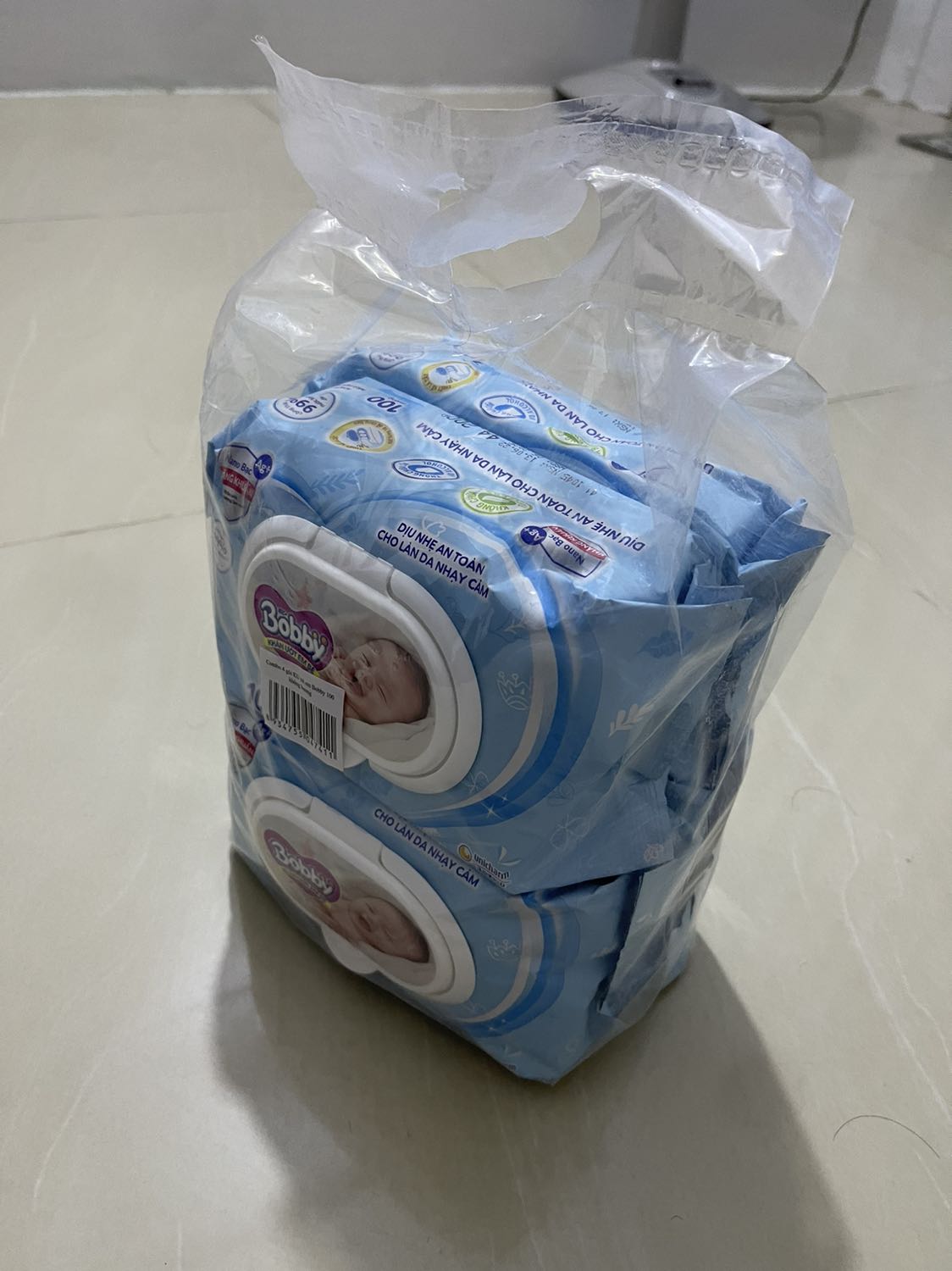 Giao hàng nhanh. Khăn quá chất lượng. Khăn ướt bobby thì khỏi phải bàn về chất lượng. Săn dc đợt sale nữa quá tuyệt vời.