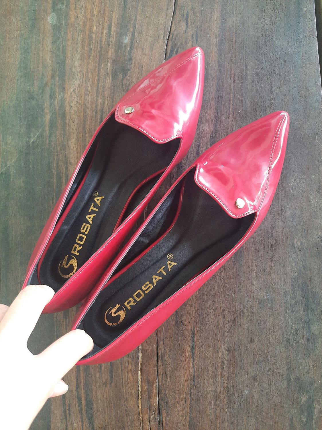 Giao hàng màu nhợt nhạt, không phải màu đỏ như hình chụp. Quá tệ!