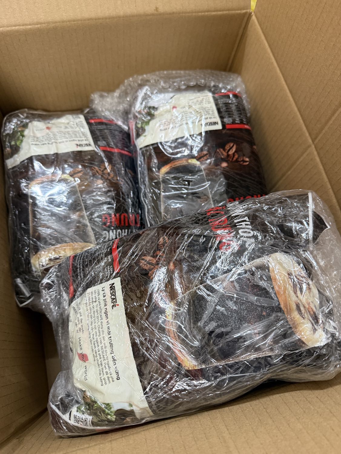 Đóng gói luôn là điểm mình hài lòng khi mua hàng từ Tiki suốt 5 năm nay. Hàng giao đúng lịch. Đúng mẫu mã. Đúng đủ các khuyến mãi đi kèm. Ly của hãng tặng ok lắm nha mọi người.