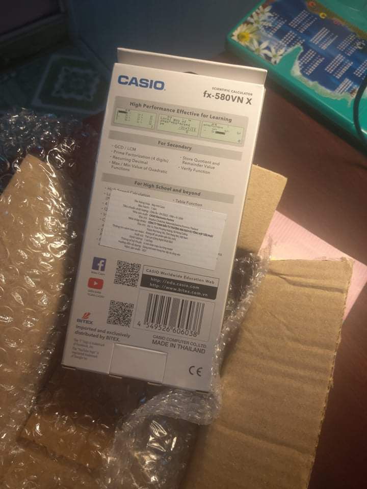 Giao hàng sớm hơn hẹn 3 ngày. Sản phẩm gói rất đẹp, chắc chắn, chống va đập nên không lo máy bị xây xát, có tem phiếu bảo hành đầy đủ. Quan trọng là rẻ hơn rất nhiều so với nhà sách chỗ mình bán. Mình recommend các bạn học sinh cần máy để dùng thì nên mua ở đây, chất lượng mà giá lại hợp lí ạ.