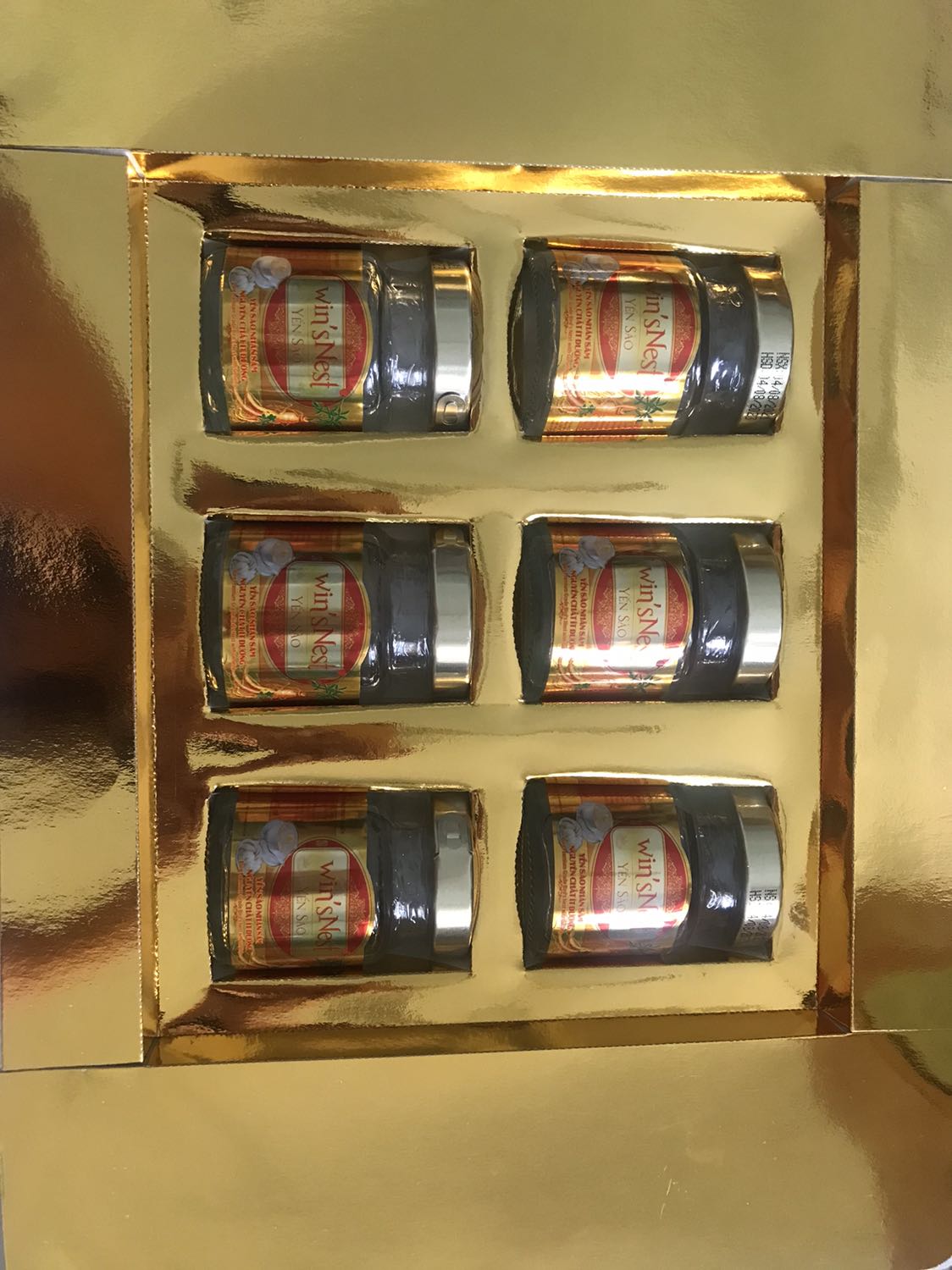 Hàng giao rất nhanh và đóng gói kỹ nên hộp đựng vẫn mới nguyên, có túi đính kèm tiện cho việc gửi tặng.