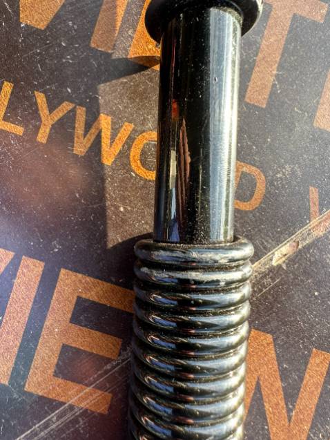 Không còn gì để diễn tả thêm, hàng đổi trả mới nhận kiểm tra lại chỉ thấy thay cái tem , còn hàng thì vẫn y nguyên lỗi như lúc trả, còn cả sơn lem nhem trên tay cầm sau đó đóng gói rồi chuyển lại cho người mua. Thât là kiểu làm ăn *** đảo, chộp giật coi thường khách hàng. Yêu cầu Tiki hoàn lại tiền