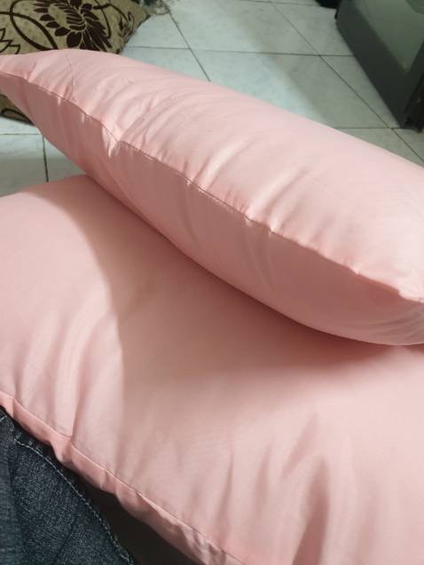 gối 50x70 nên to nằm chỉ tới 1 nữa. ko êm như bông gòn nhưng mua cặp mà 140k thì vậy cũng ok rồi