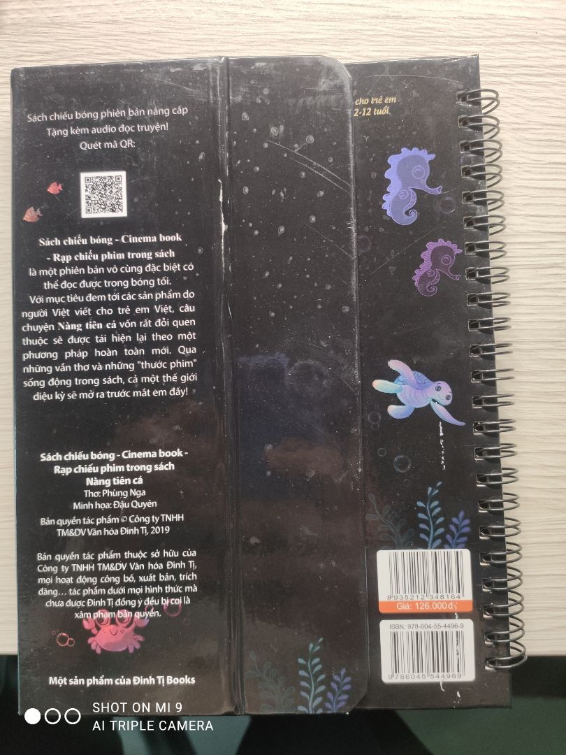 sách cũ, bị trầy xước rất nhiều, bị rách